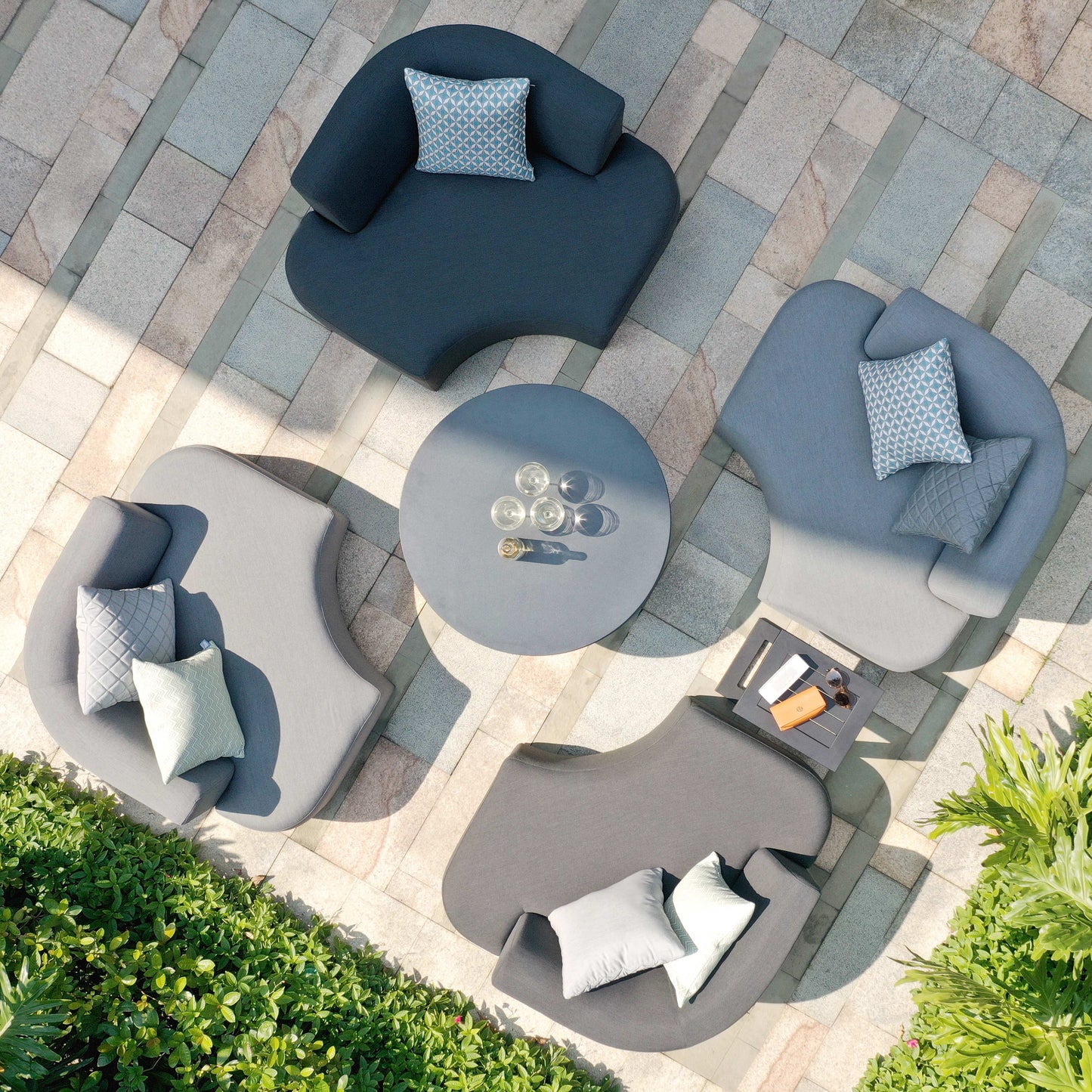 Outdoor Fabric Snug Lifestyle Suite - With Rising Table