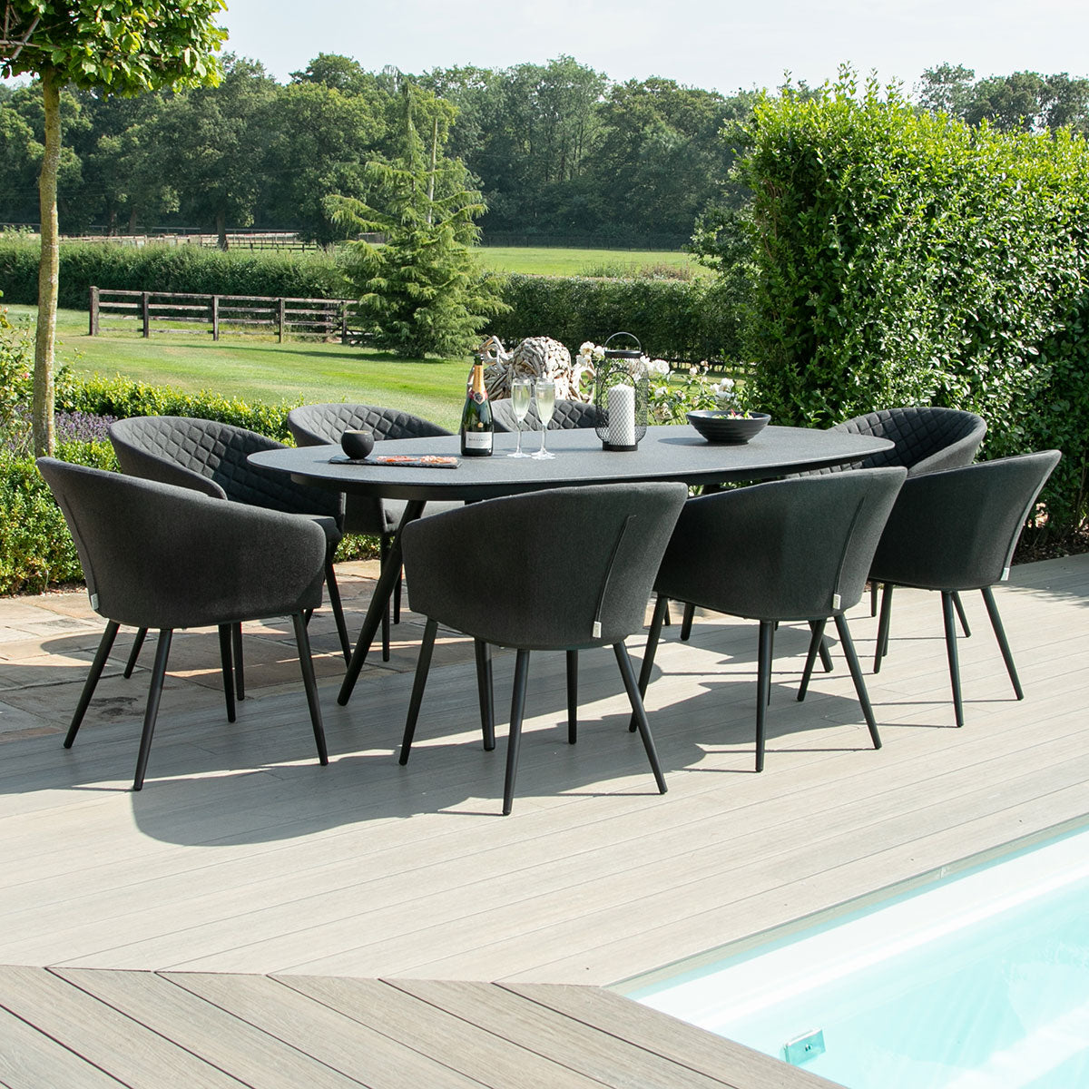 Ambition 8 personen ovale eettafel