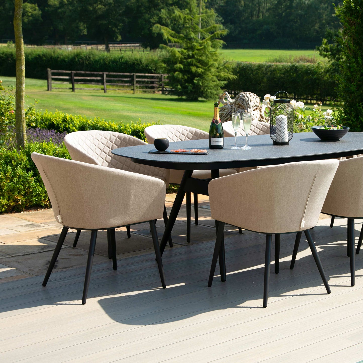 Ambition 8 personen ovale eettafel