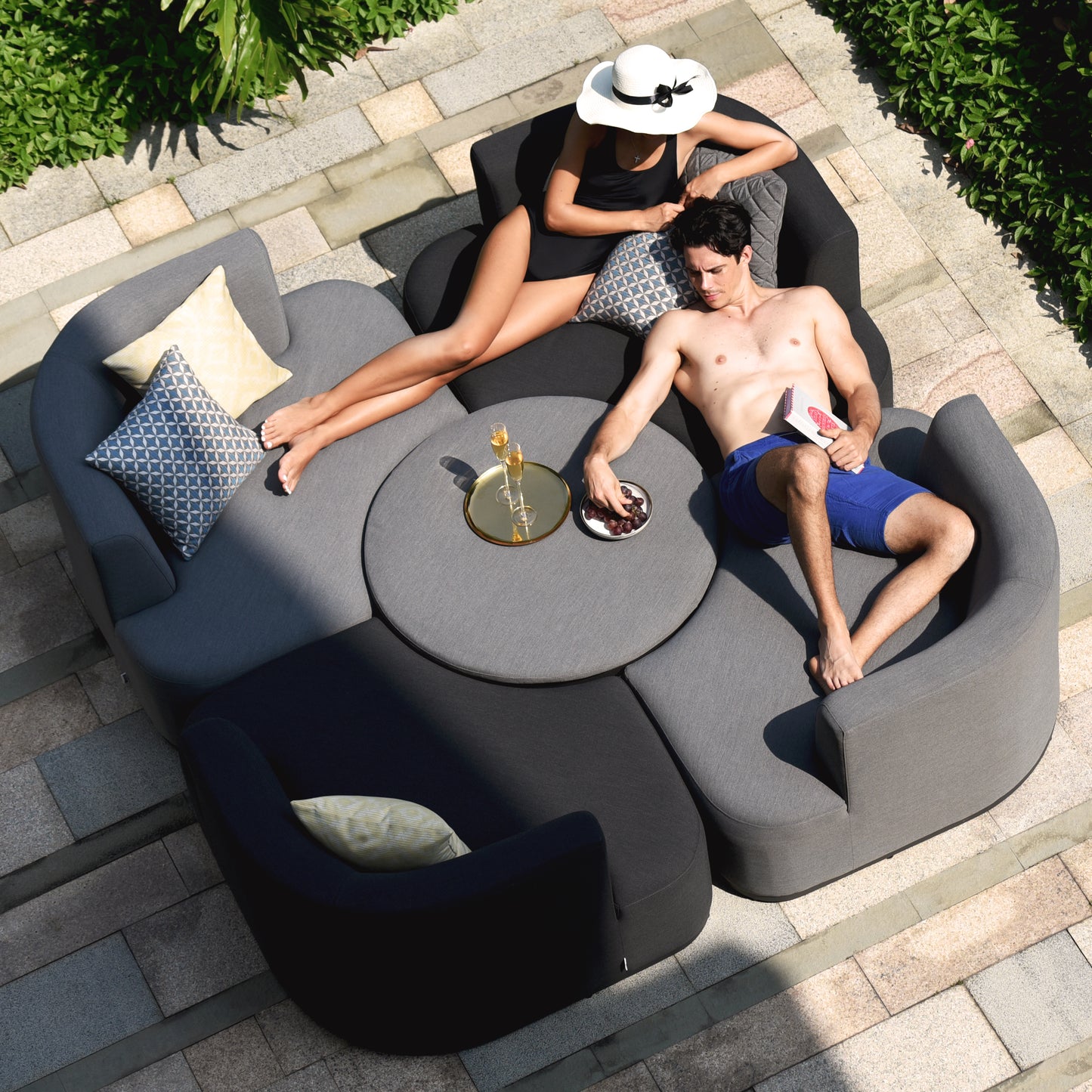 Maze - Outdoor Fabric Snug Lifestyle Suite - Avec table montante